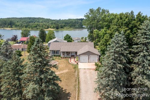 127 Hamilton Ln, Dowling, MI, 49050-9736 | Card Image