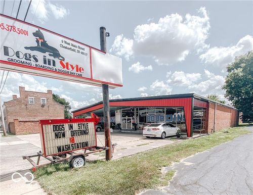 9 W Main St, Chesterfield, IN, 46017-1139 | Card Image