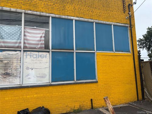 1065 Front St, Uniondale, NY, 11553-1917 | Card Image