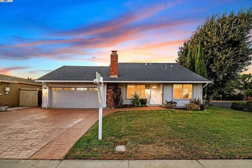 866 Cortland Way, Livermore, CA, 94551-1550 | Card Image