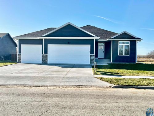 1210 Country Club Dr, Elk Point, SD, 57025 | Card Image