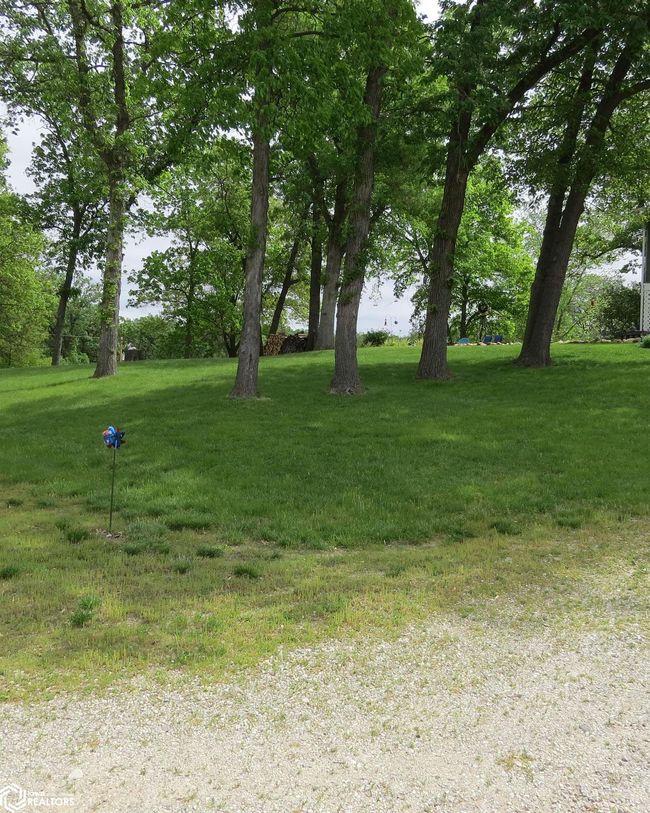 181 Center Point Dr, Home with 3 bedrooms, 2 bathrooms and 5 parking in Montezuma IA | Image 45