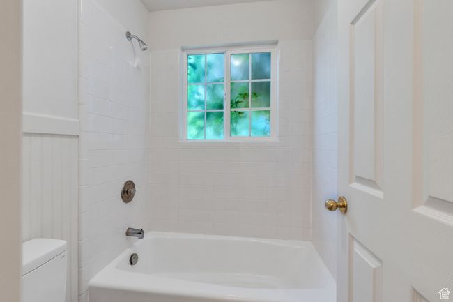 Bathroom with toilet and bathtub / shower combination | Image 13
