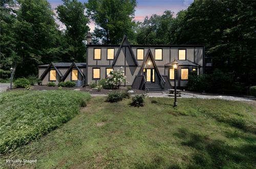 13655 Sperry Rd, Novelty, OH, 44072-9749 | Card Image