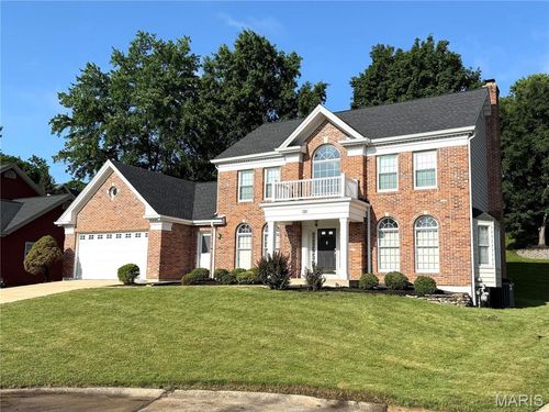 720 Woodridge Heights Ct, Manchester, MO, 63011-3582 | Card Image