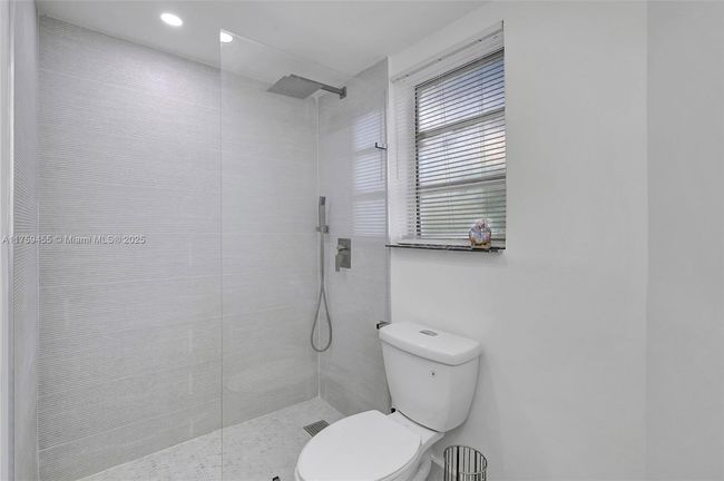 APT-142 - 18740 Ne 18 Th Ave, Condo with 1 bedrooms, 1 bathrooms and null parking in Miami FL | Image 17