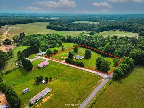 44 Poppy Ln, Lambsburg, VA, 24351-3121 | Card Image