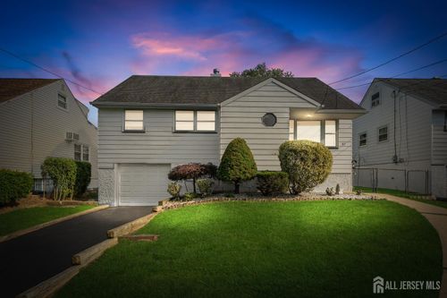 82 Mercer St, Metuchen, NJ, 08840-2855 | Card Image