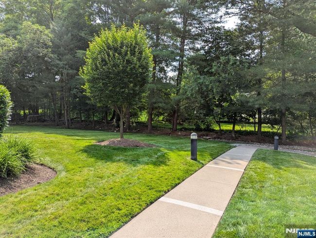 230 Orchard Park, House attached with 2 bedrooms, 2 bathrooms and null parking in Allendale NJ | Image 14