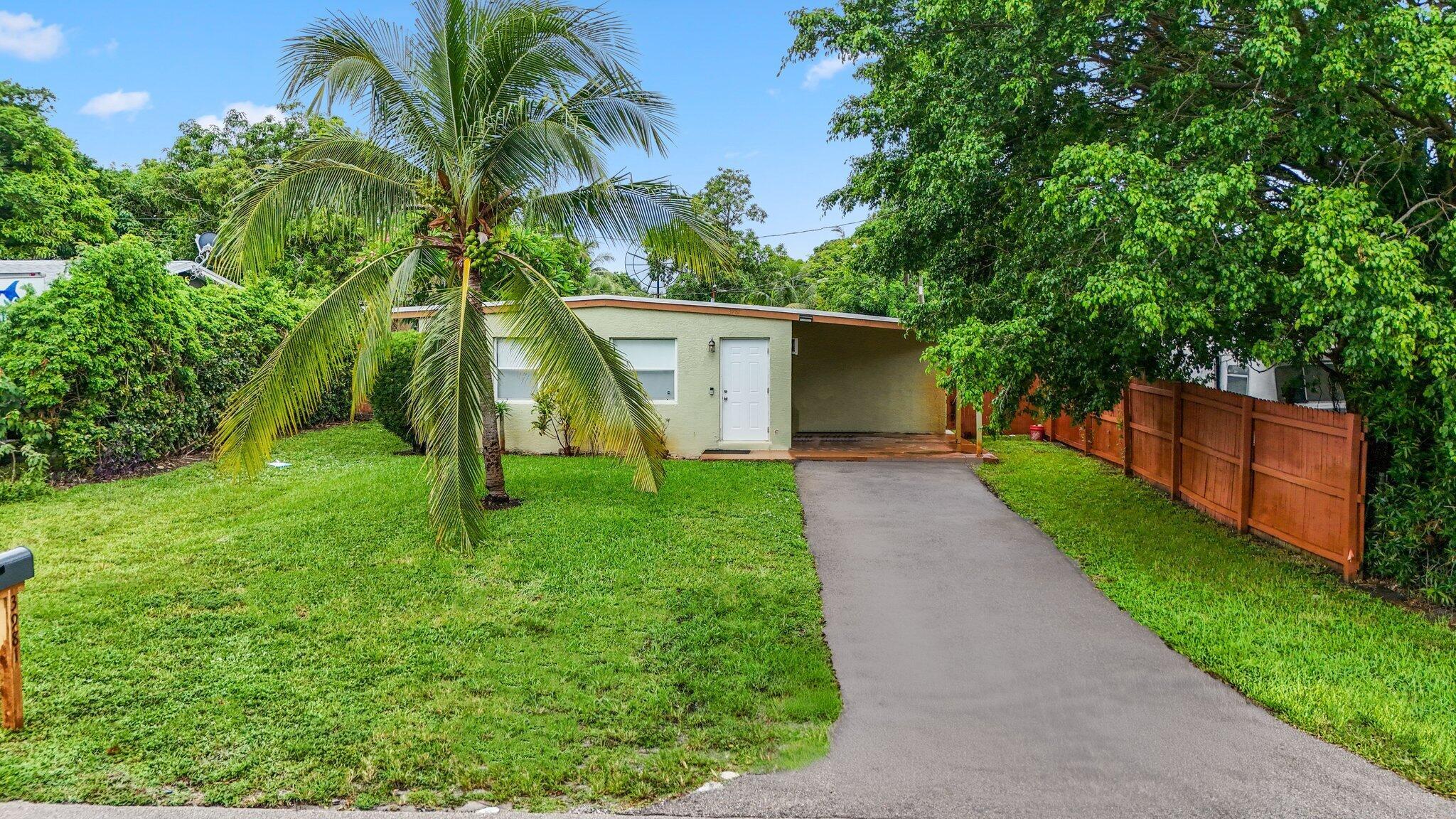 San Castle Blvd, Lantana, FL 33462