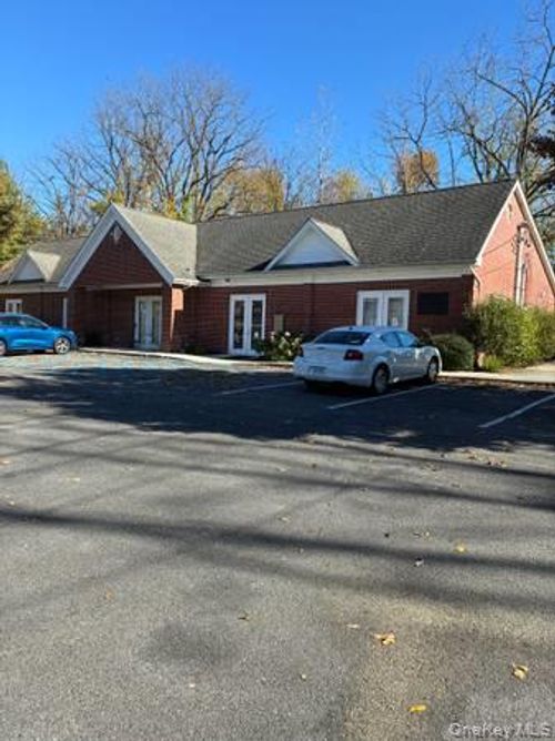673 Little Britain Rd, New Windsor, NY, 12553-6152 | Card Image