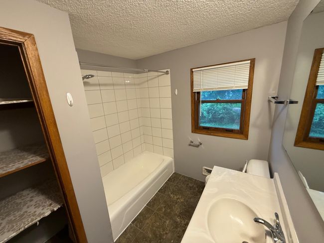 Full bath 348 | Image 17