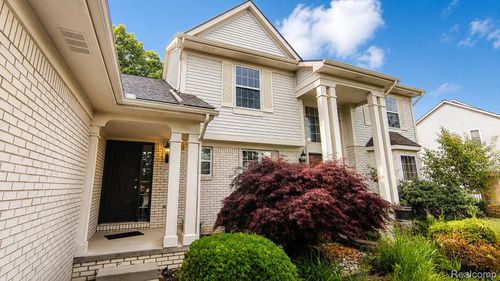 7622 Park Meadow Ln, West Bloomfield, MI, 48324-4101 | Card Image