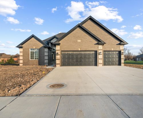 8549 Cobblestone Dr, Newport, MI, 48166-7813 | Card Image