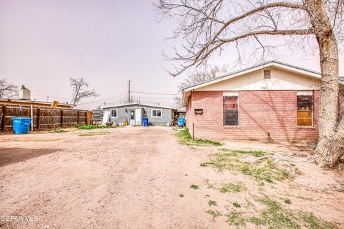607 Maxine Dr, Socorro, TX, 79927-8004 | Card Image