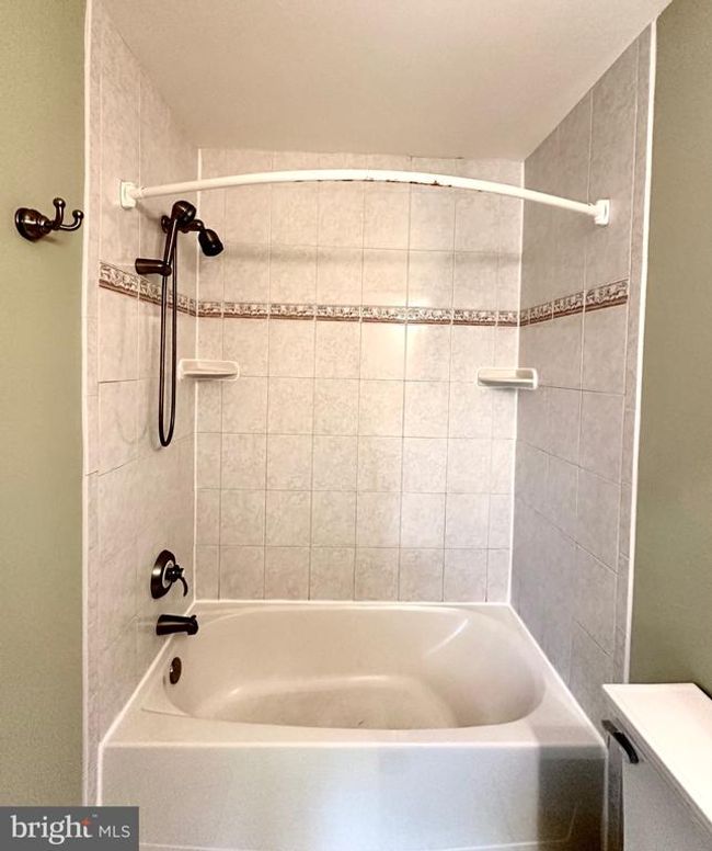 2021 Lakebreeze Way, Townhouse with 3 bedrooms, 4 bathrooms and null parking in RESTON VA | Image 20