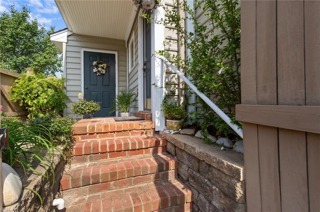 Waters Edge Ln, Suffolk, VA 23435