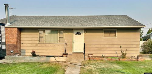 406 East Ln, Worland, WY, 82401-2418 | Card Image