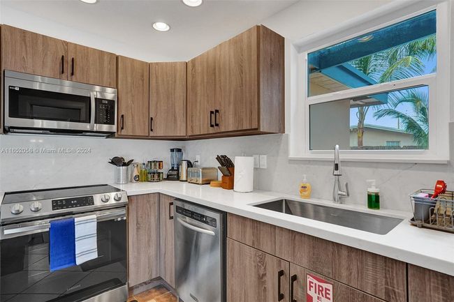 2320 Sw 36 Th Ave, House other with 6 bedrooms, 5 bathrooms and null parking in Fort Lauderdale FL | Image 11