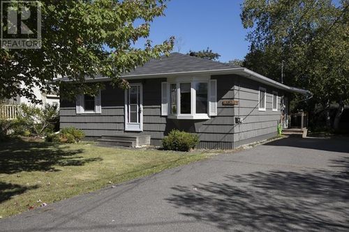 552 Lake St, Sault Ste. Marie, ON, P6B3L2 | Card Image