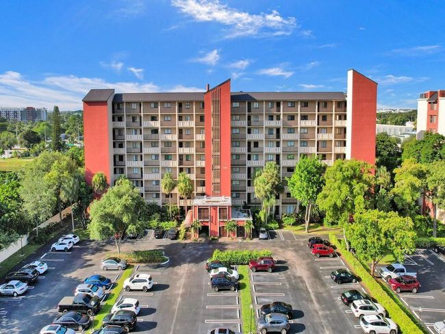 APT-601 - 2200 S Cypress Bend Dr, Condo with 2 bedrooms, 2 bathrooms and null parking in Pompano Beach FL | Image 14