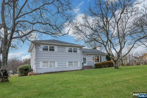 6 Earnshaw Pl, Clifton, NJ, 07013-4210 | Card Image