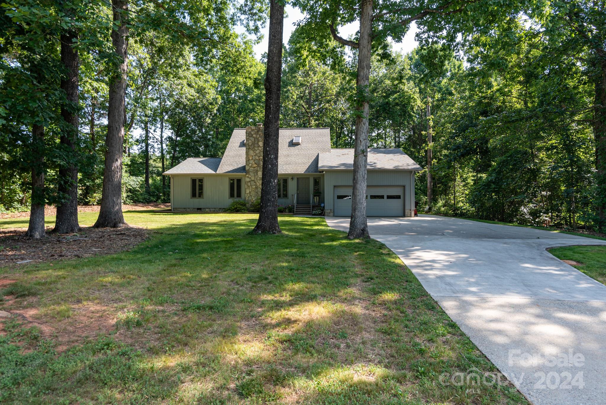 River Rd, Hickory, NC 28602