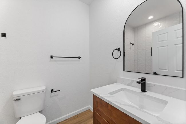 guest bathroom | Image 12