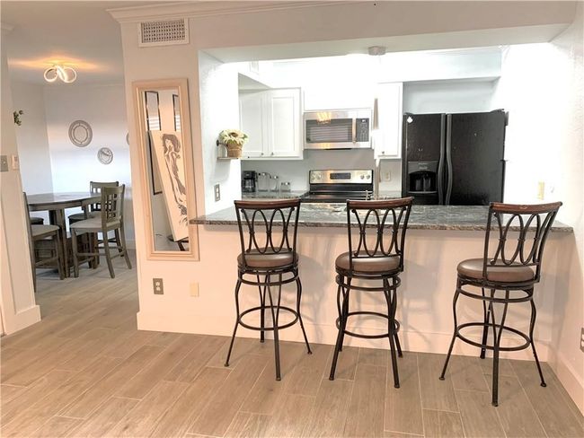 APT-105 - 1011 Ennis Joslin Rd, Condo with 2 bedrooms, 2 bathrooms and null parking in Corpus Christi TX | Image 6