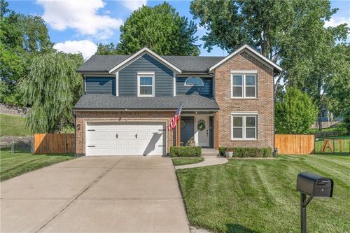 6498 Morrell Dr, Parkville, MO, 64152-3825 | Card Image