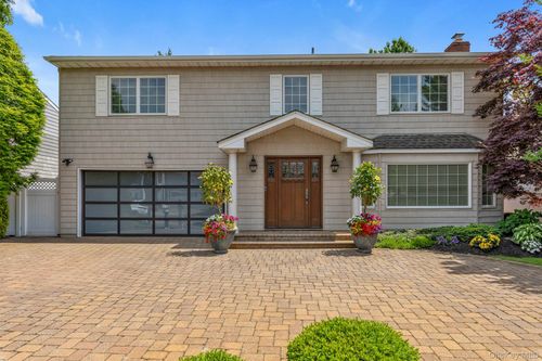 2114 Donna Dr, Merrick, NY, 11566-5520 | Card Image