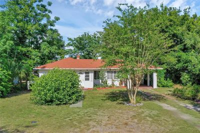 106 N Florida Avenue, House other with 2 bedrooms, 1 bathrooms and null parking in Howey In The Hills FL | Image 2