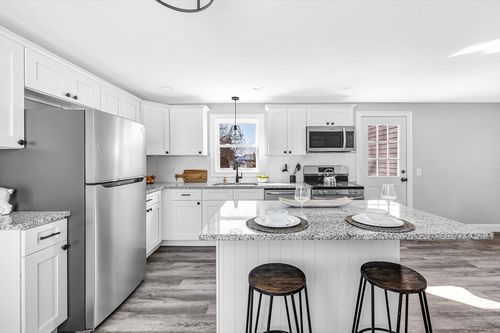 24 Francis St, Westfield, MA, 01085-1763 | Card Image