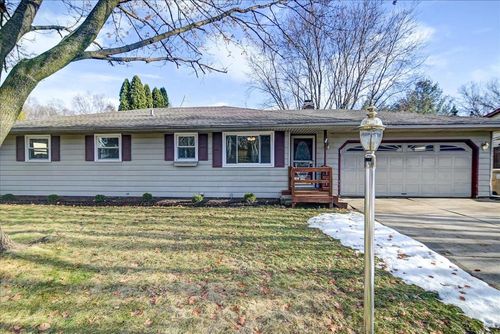 7 La Crescenta Cir, Madison, WI, 53716-2432 | Card Image