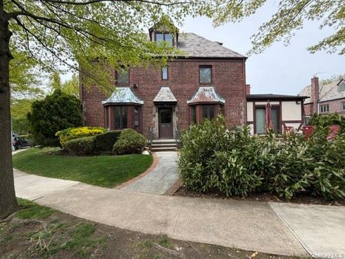 13843 76th Ave, Flushing, NY, 11367-2819 | Card Image