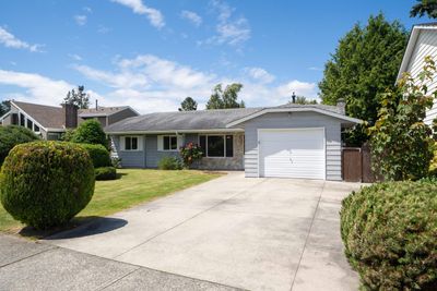 4651 56 St, House other with 3 bedrooms, 1 bathrooms and 3 parking in Delta BC | Image 2