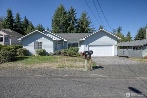1121 N Fairfield St, Aberdeen, WA, 98520-3003 | Card Image