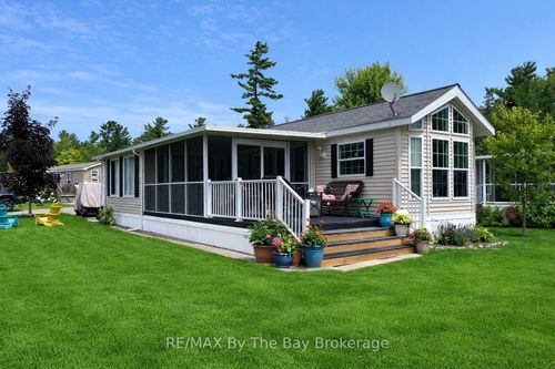 15 Kenora Trail, Wasaga Beach, ON, L9Z2M8 | Card Image