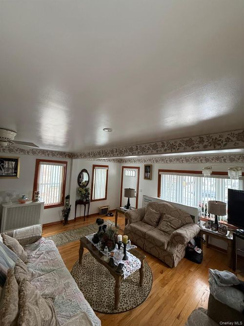 13158 223rd Street, New York, NY, 11413 | Card Image