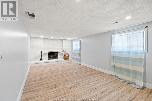 1361 Isabelle Pl, Home with 5 bedrooms, 2 bathrooms and null parking in Windsor ON | Image 32