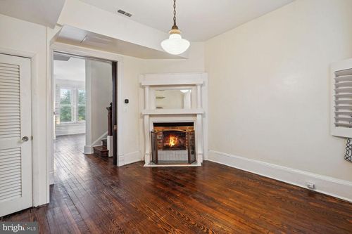 1932 35th St Nw, WASHINGTON, DC, 20007-2213 | Card Image