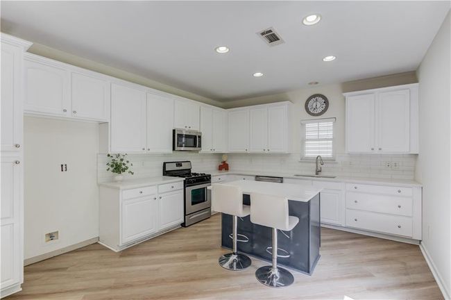 7653 Legacy Rd, House other with 4 bedrooms, 3 bathrooms and null parking in Flowery Branch GA | Image 13