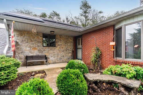 880 Creek Rd, CARLISLE, PA, 17015-8964 | Card Image