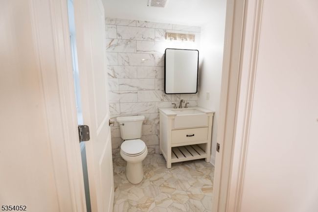 90 Seaview Ave, Home with 6 bedrooms, 4 bathrooms and null parking in Jersey City NJ | Image 46