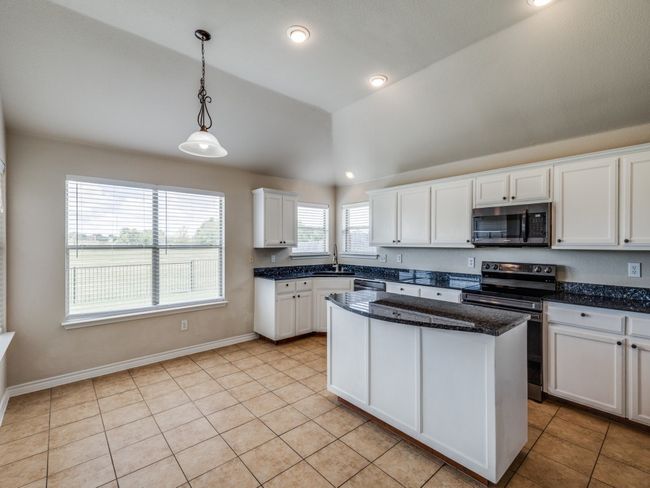 1213 Round Pen Run, House other with 3 bedrooms, 2 bathrooms and null parking in Haslet TX | Image 9
