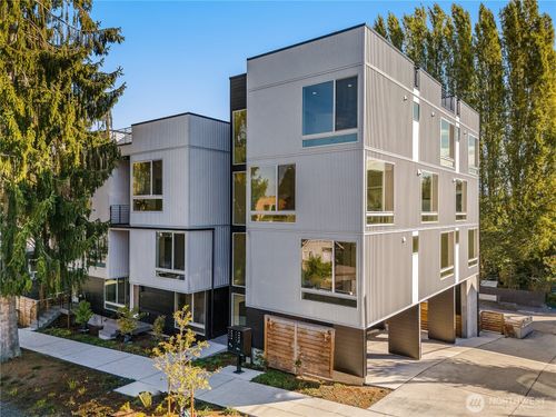 3114 Queen Anne Ave N, Seattle, WA, 98109-1672 | Card Image