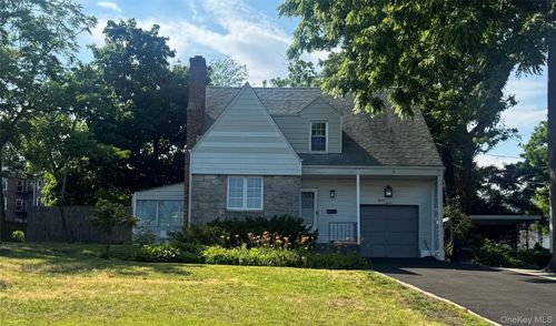 27 Keogh Ln, New Rochelle, NY, 10805-1307 | Card Image