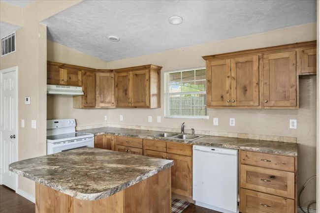 1118 E Goode St, House other with 4 bedrooms, 3 bathrooms and null parking in Quitman TX | Image 34
