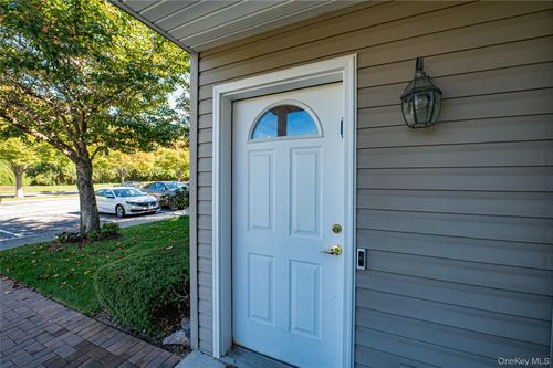 902 Altessa Blvd, Huntingtn Sta, NY, 11747-5220 | Card Image