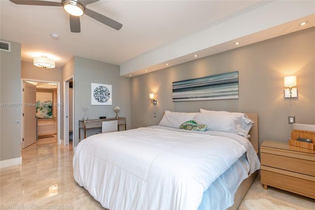 APT-1005 - 17555 Atlantic Blvd, Condo with 2 bedrooms, 2 bathrooms and null parking in Sunny Isles Beach FL | Image 11